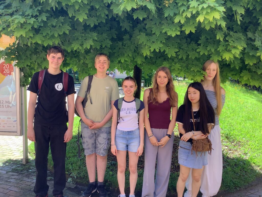 Gruppenbild an der Uni