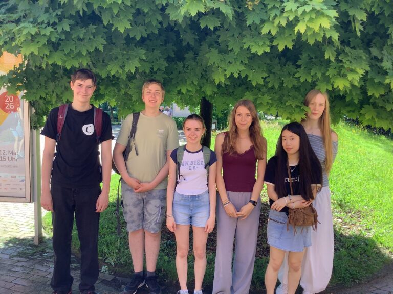 Gruppenbild an der Uni