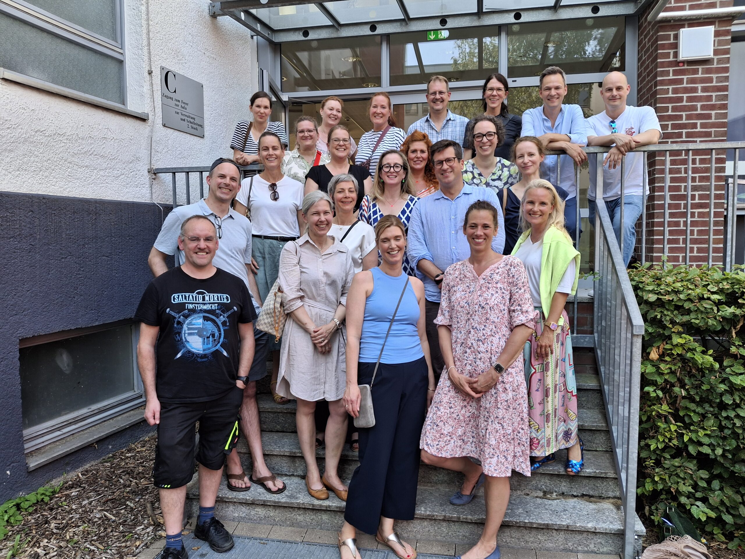 Gruppenfoto der Ehemaligen 30 Jahre nach ihrem Abitur