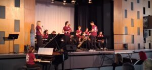C#äci-BigBand beim Auftritt auf der Cäci-Bühne in der Aula
