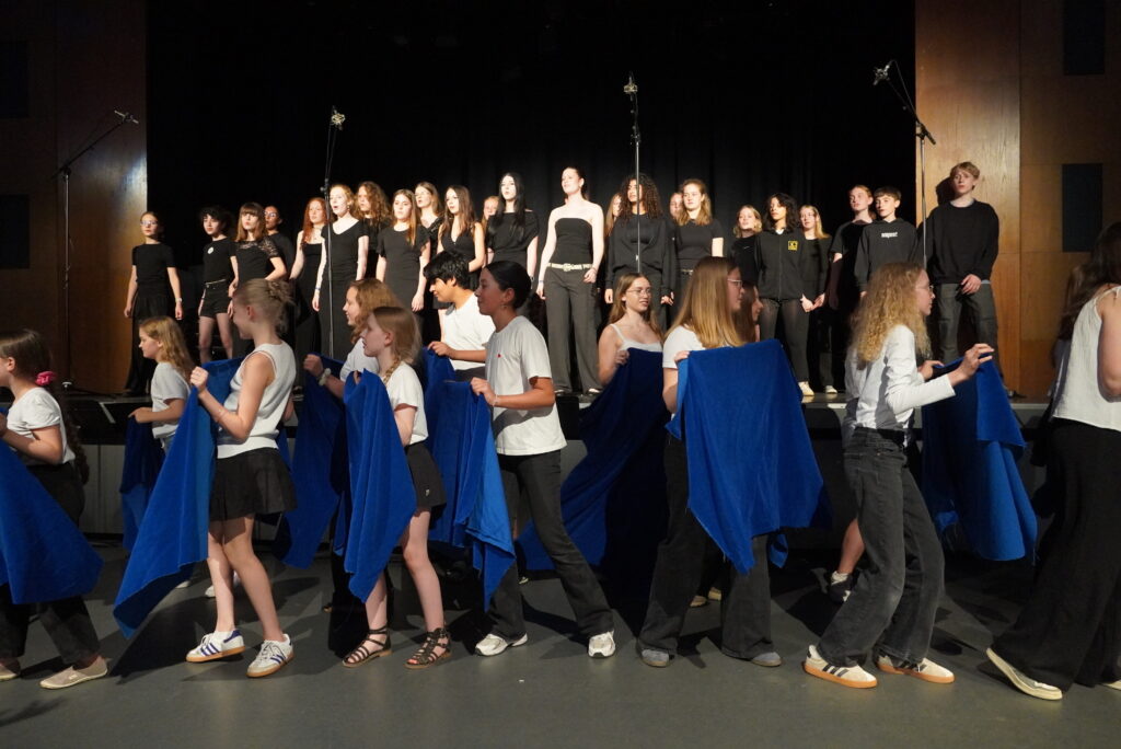 Chor und Musical AG bei "Unter the sea"