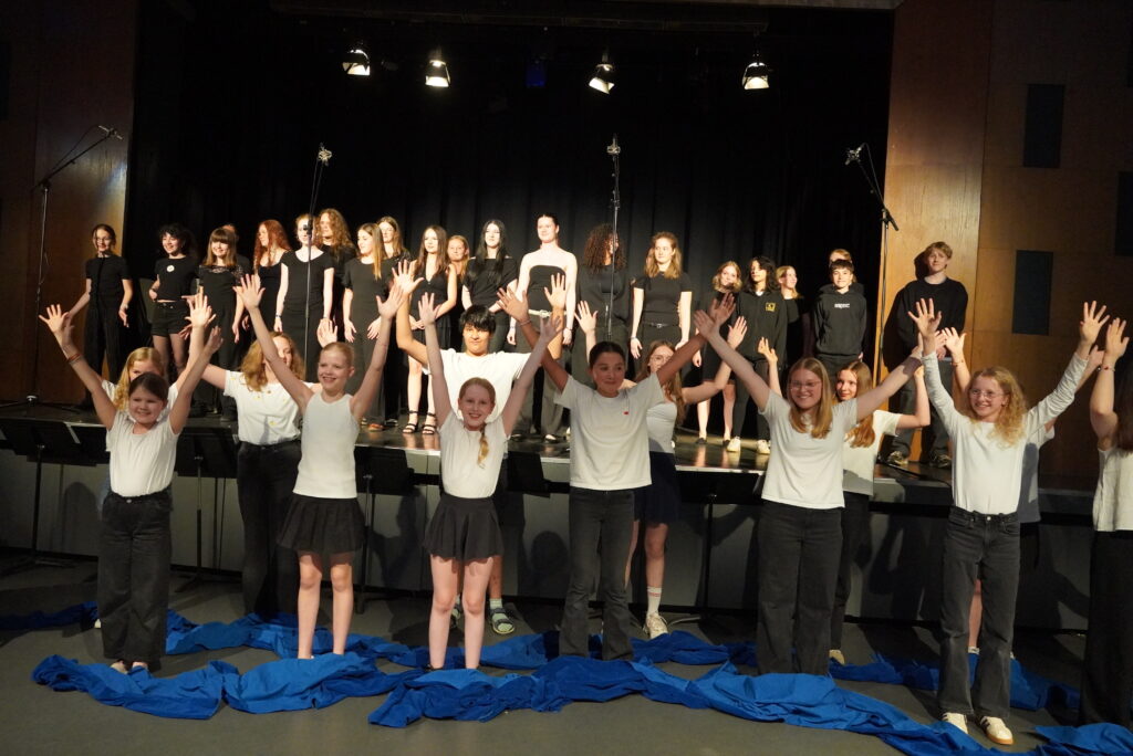 Chor und Musical AG bei "Under sea"