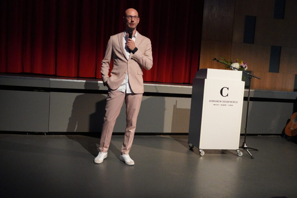 Tutor Miener bei seiner Rede