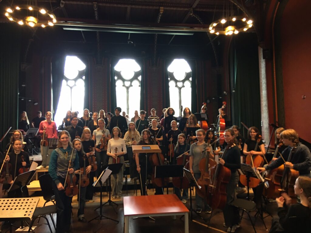 Cäci-Ensemble musiziert in der AGO-Aula