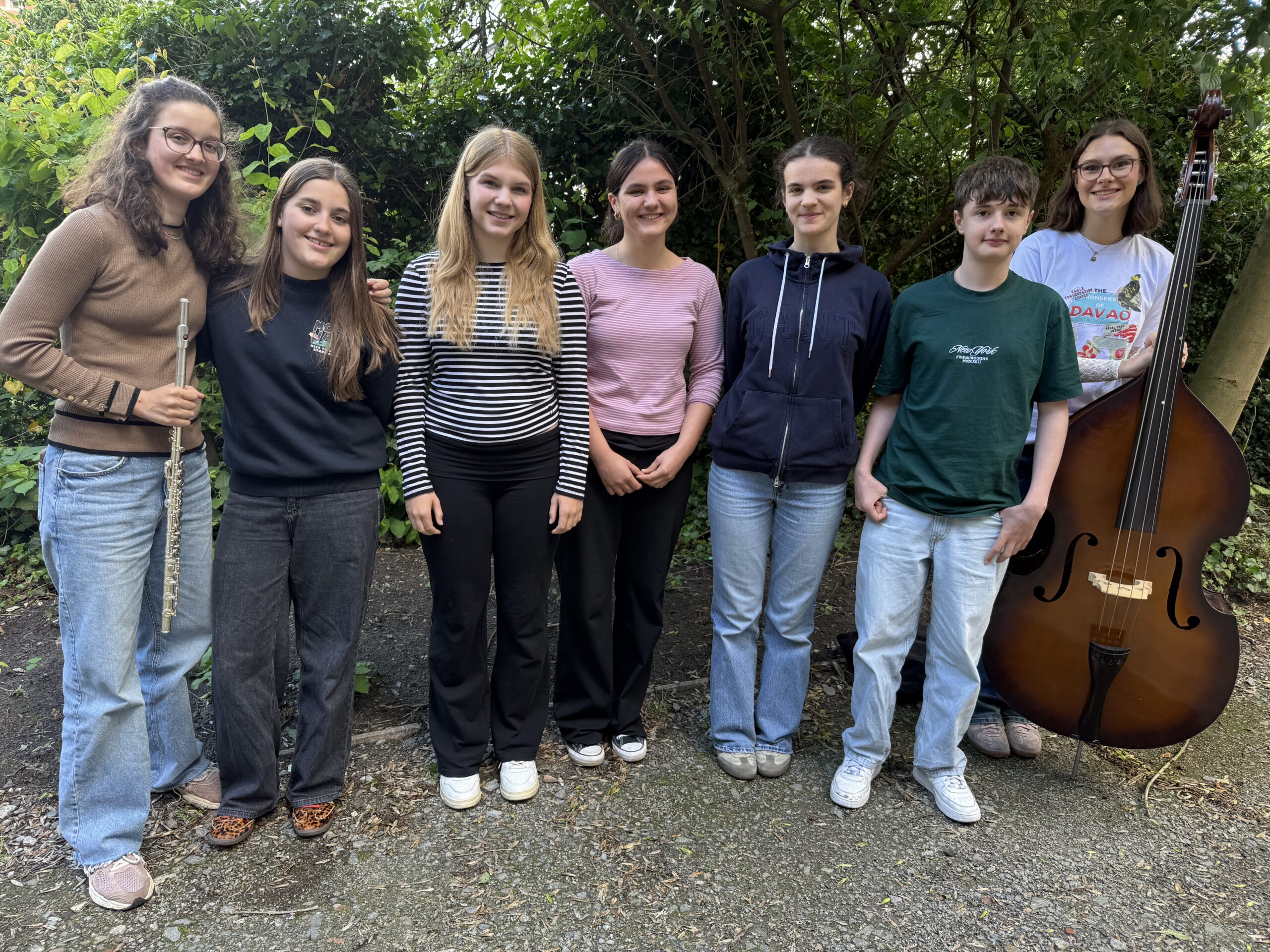 Gruppe von Schülerinnen und Schülern, die bei Jugend musiziert erfolgreich waren