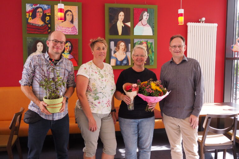 Vertreter von Schule und Stadt gratulieren Petra