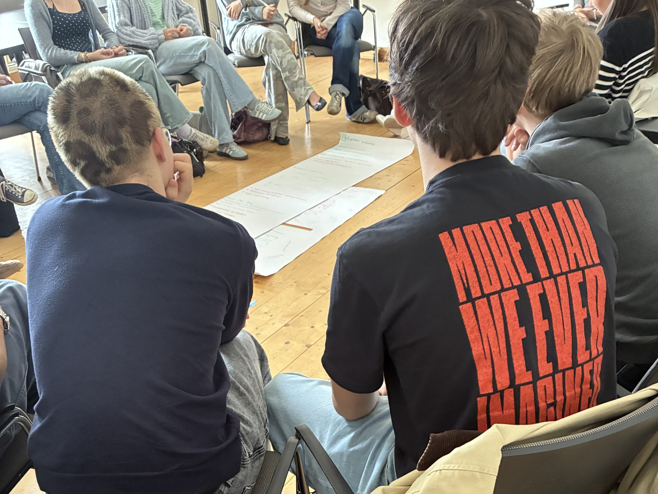 Schüler in einer Gesprächsrunde