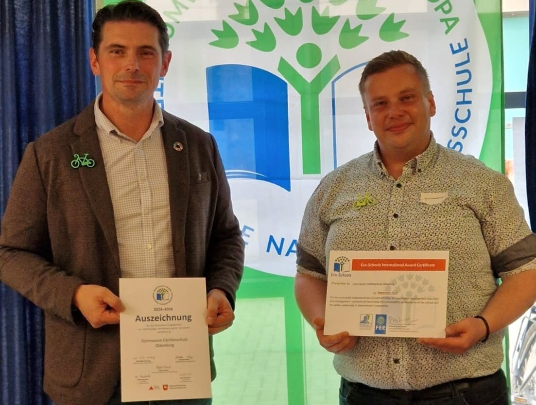 Preisträger mit Urkunden